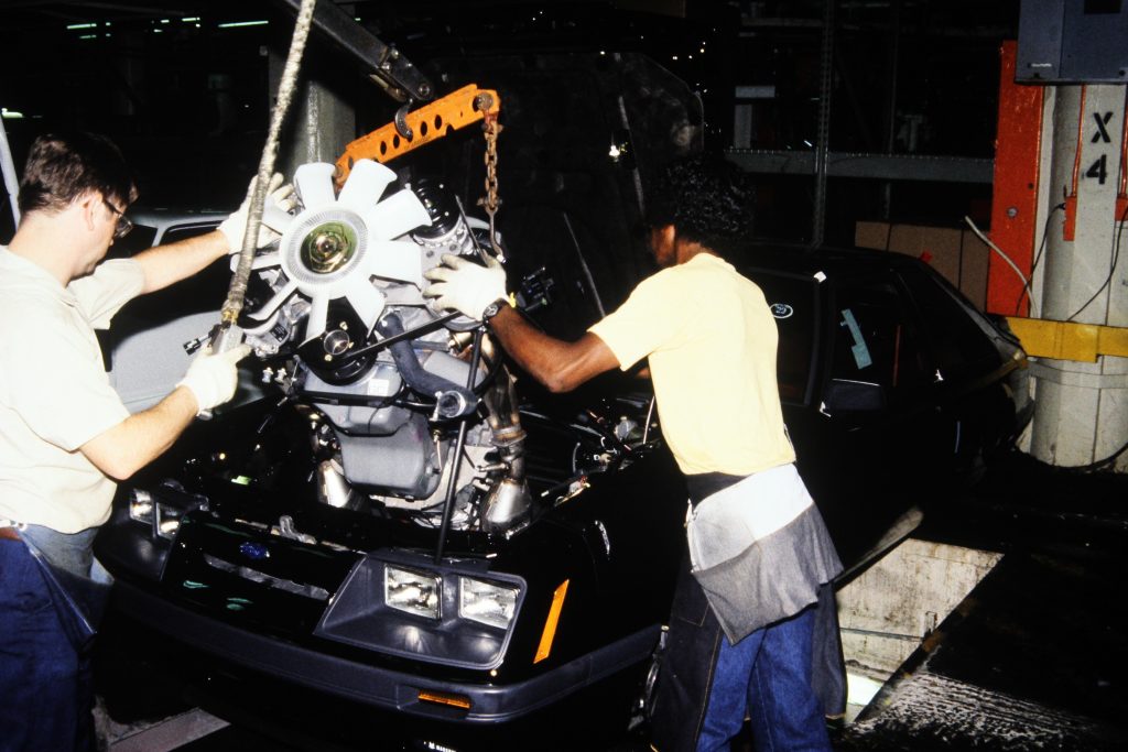 29-1986-ford-mustang-engine
